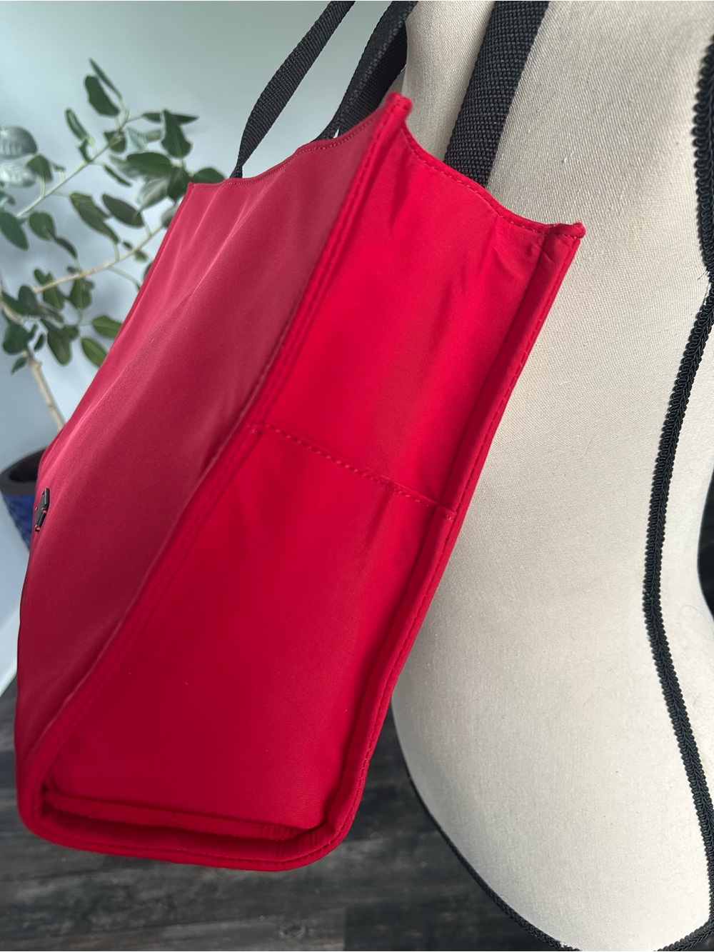 Frances Valentine Bright Red Tote with Black Handles - Picture 4 of 6